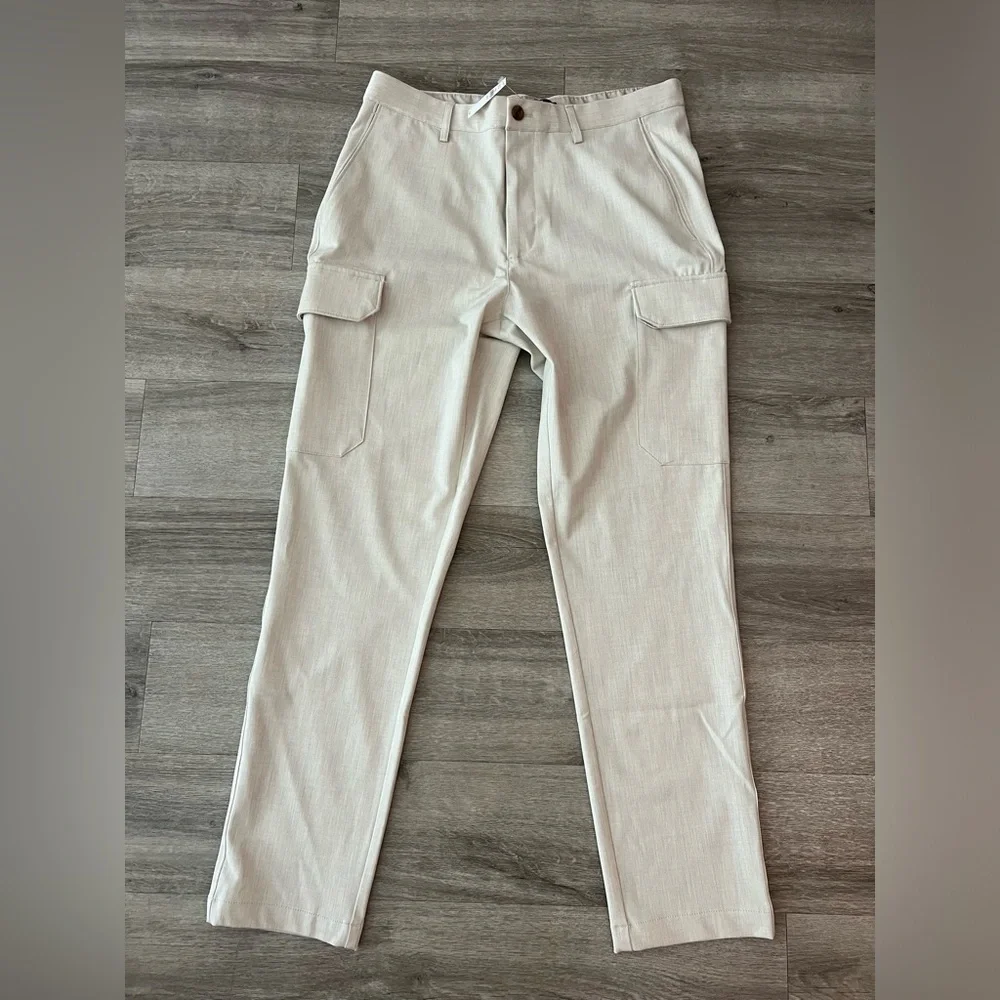 Banana Republic slim tapered fit cream Khaki pants. Size 33x34